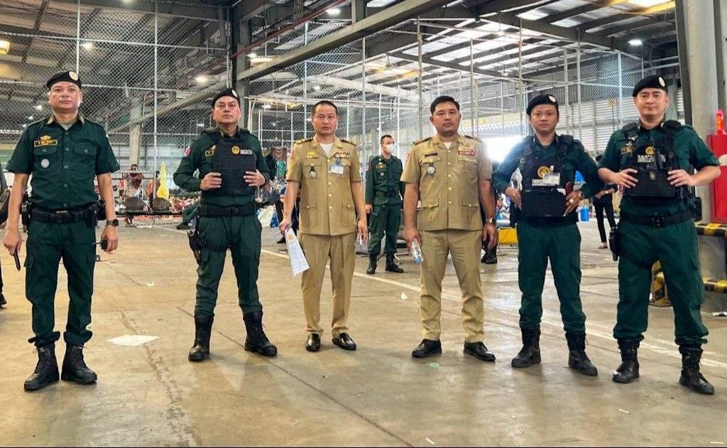 柬埔寨方面继续加码清剿电诈，327名中国籍人员被通过专机从德崇国际机场直接遣返回中国。